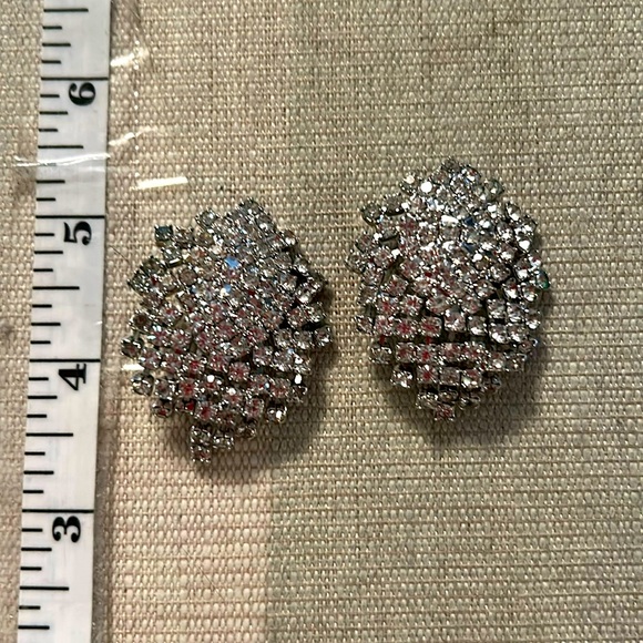 Vintage clip on rhinestone fabulous earrings - Picture 1 of 3